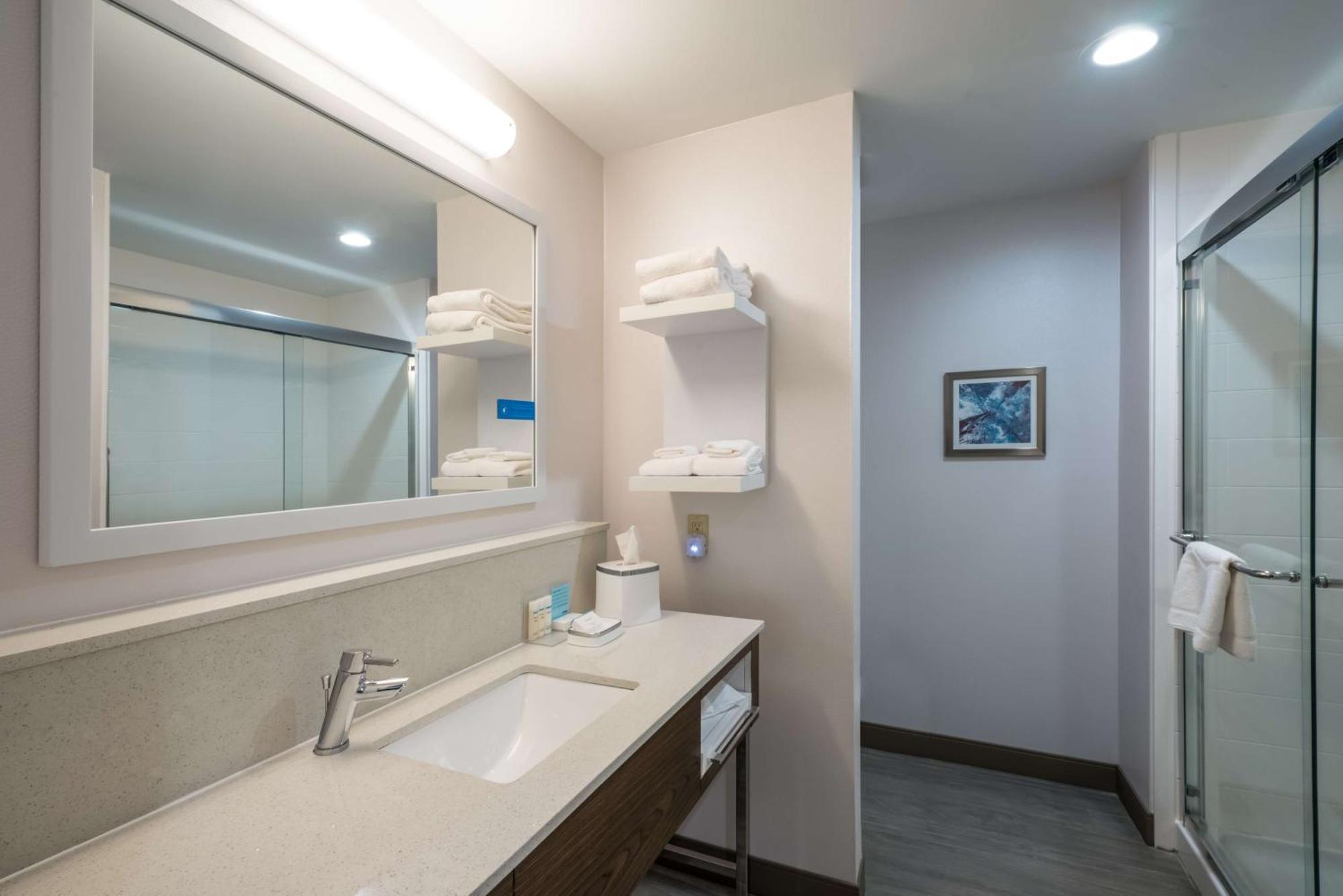 Hampton Inn Newport Exterior foto